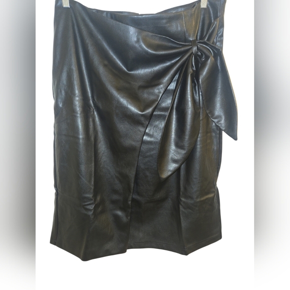 Black Faux Leather Midi Skirt Size: 1X NEW WITH TAGS - Picture 3 of 10